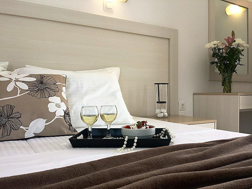 Crown Apartments Kalívesz Kültér fotó